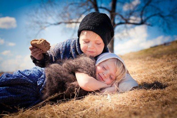 А может путаю любовь, я с добротою...