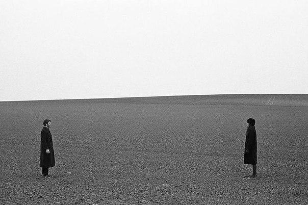 ...десь посеред нас...