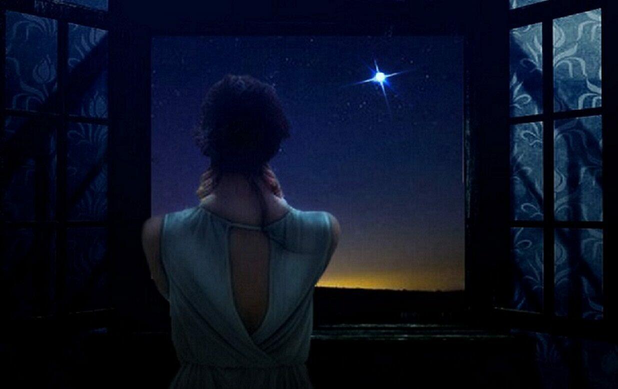 Ария смотрящего на звезды. Звезды на окна. Лунный свет в окне. Ночь окно Луна. Душная ночь.