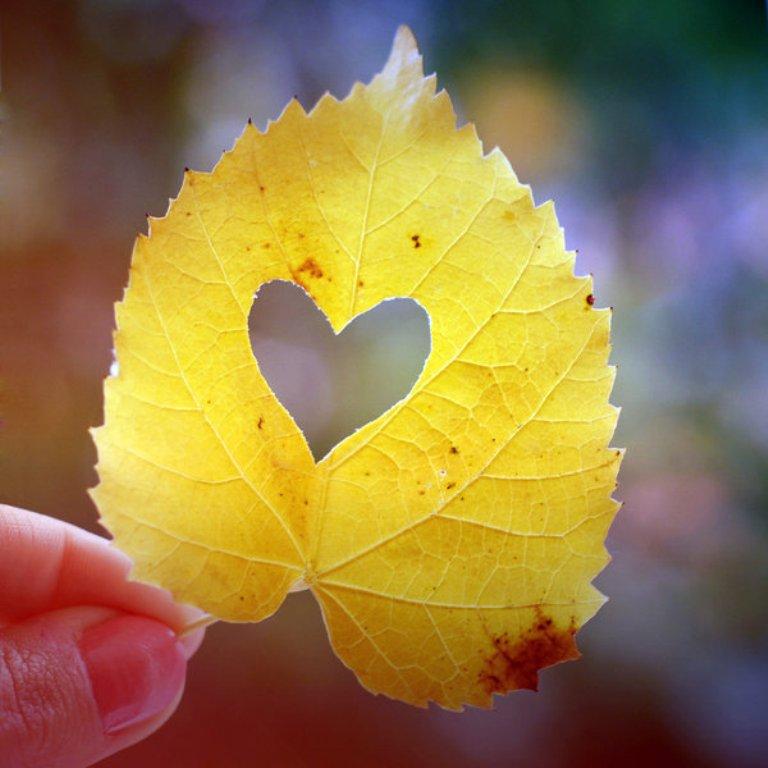 Расскажи, что скрыла ты далеко на дне?