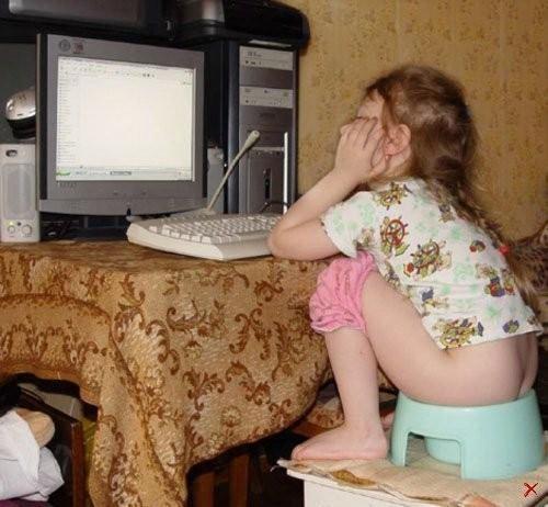 Улыбнись мне смайликом, подари открытку.