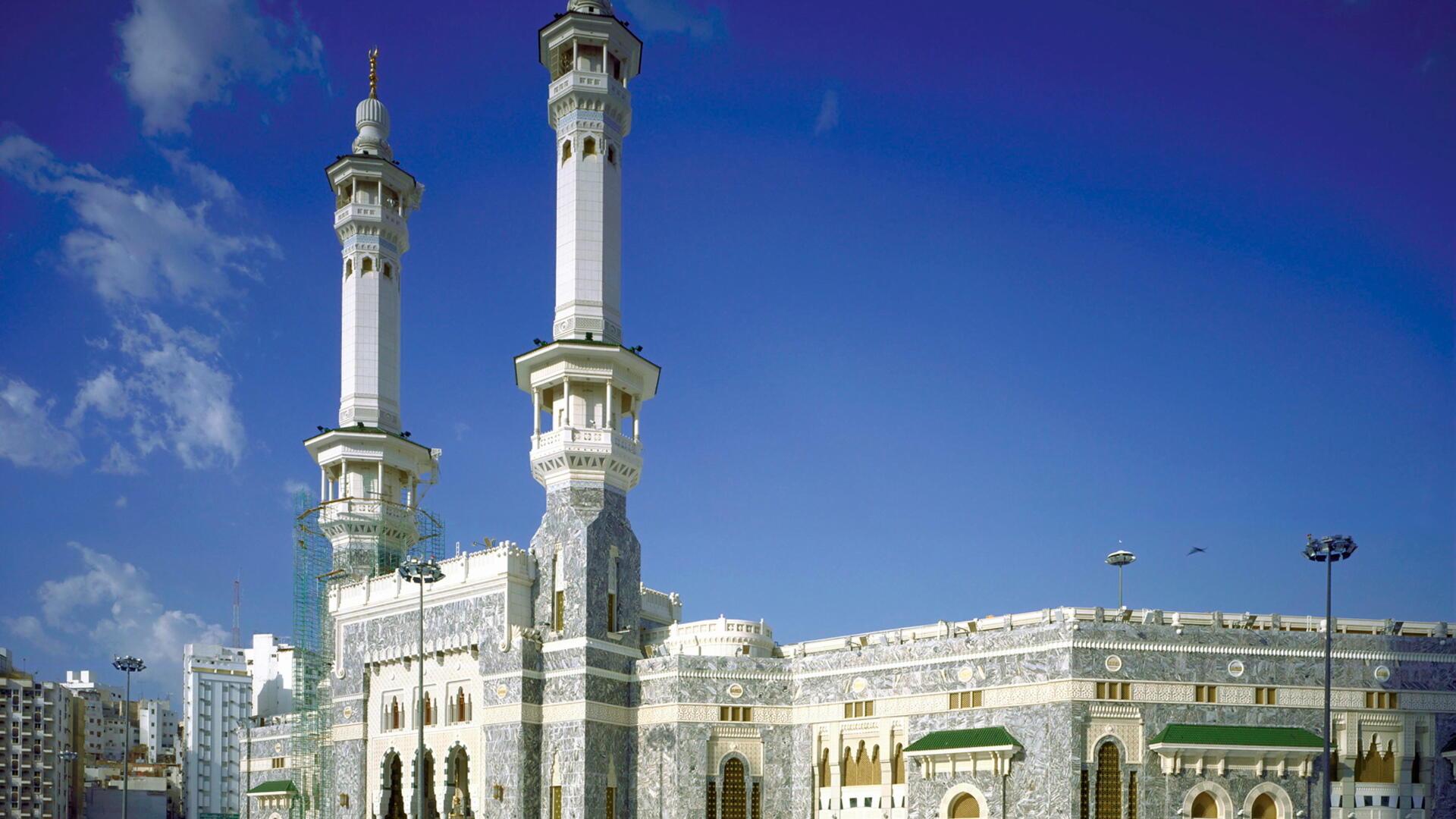 Мекка обои. Мечеть Аль-харам Мекка. Заповедная мечеть (Масджид-Аль-харам). Мечеть Кааба и Медина. Мечеть в Мекке минарет.